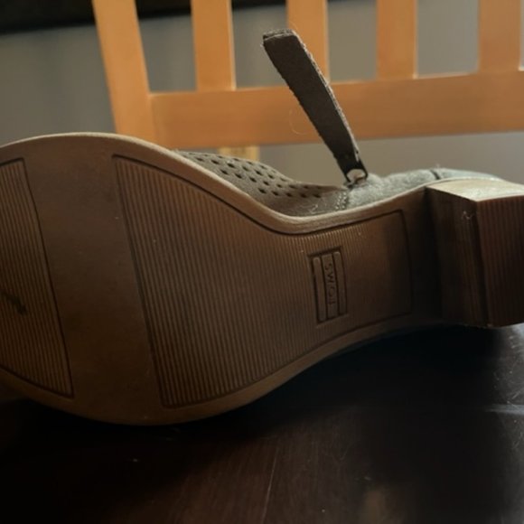 Size 6.5 Toms - Picture 5 of 5